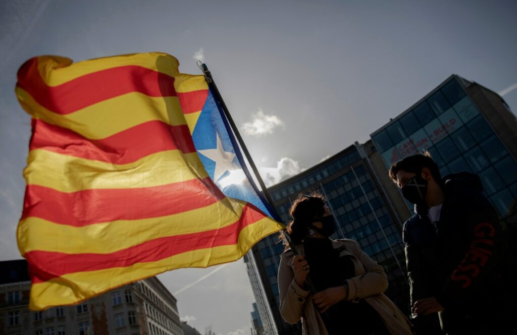 Τα αυτονομιστικά κόμματα σχημάτισαν κυβέρνηση στην Καταλωνία
