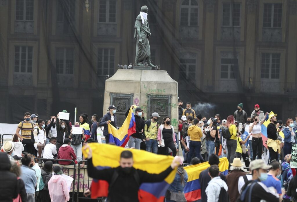Κολομβία: Αιματηρές διαδηλώσεις κατά της φορολογικής μεταρρύθμισης – Τουλάχιστον 17 νεκροί