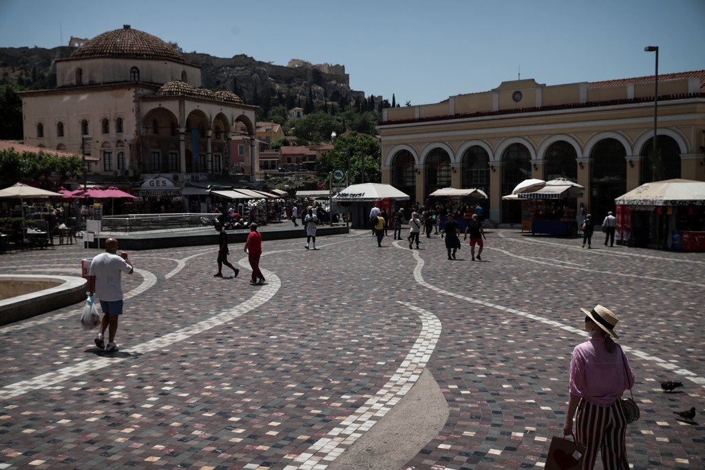 Περαιτέρω άνοιγμα της αγοράς με 40 θανάτους, 521 διασωληνωμένους και 1.585 νέα κρούσματα κορονοϊού