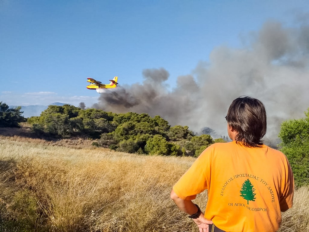 Οριοθετήθηκε η φωτιά στο Καλαμάκι Κορινθίας