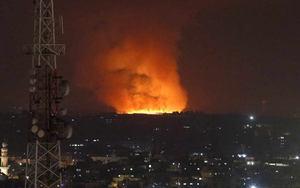 Η Γάζα φλέγεται: Δεκάδες νεκροί και τραυματίες από βομβαρδισμούς Ισραηλινών