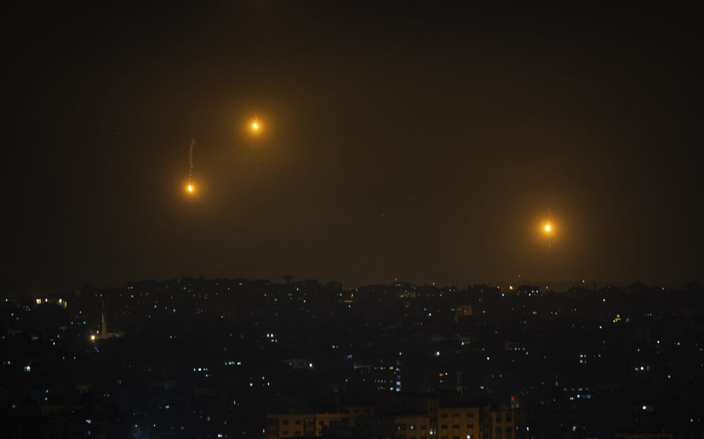 Χάος στη Γάζα: Όταν οι σειρήνες ηχούν και οι ρουκέτες αρχίζουν να «πέφτουν» βροχή –  Δεκάδες νεκροί (Video)