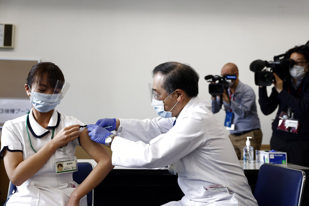 Ιαπωνία-Κορονοϊός: «Κράσαρε» το σύστημα κρατήσεων για εμβολιασμό