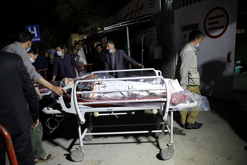 Σφαγή στο Αφγανιστάν: 50 νεκρές μαθήτριες και πάνω από 150 τραυματίες σε βομβιστική επίθεση σε σχολείο (video)