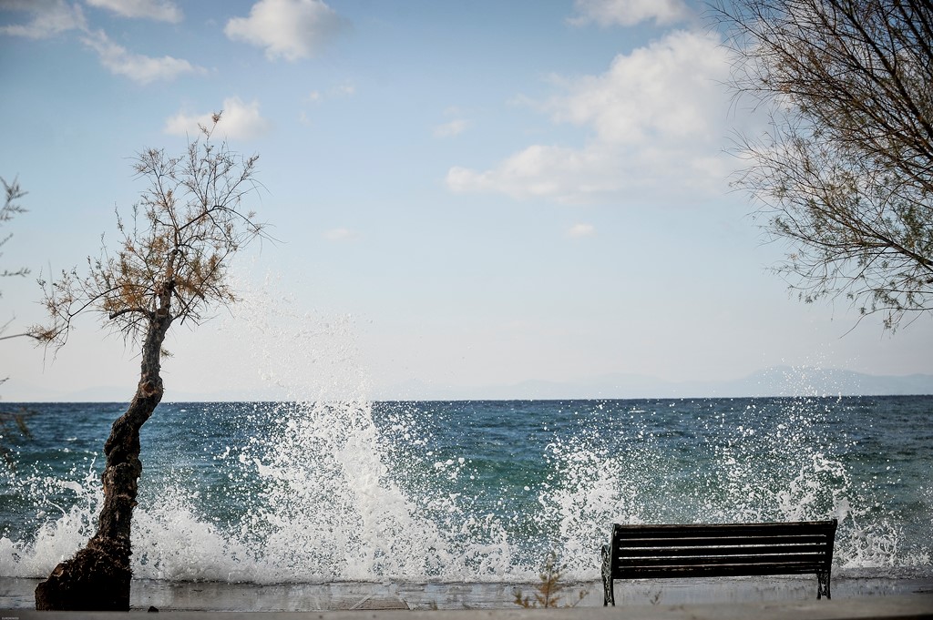 Καιρός: Ηλιοφάνεια με λίγες νεφώσεις – Άνεμοι στο Αιγαίο