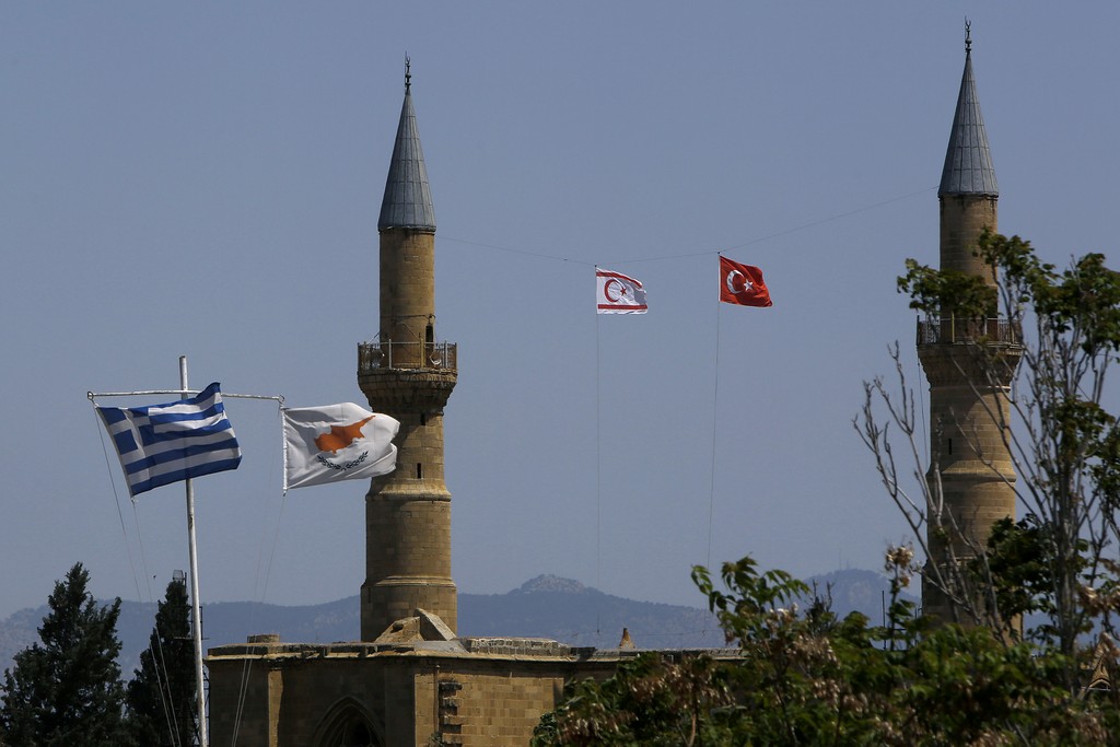 Κυπριακό: Συνέχιση επαφών, χάσμα απόψεων
