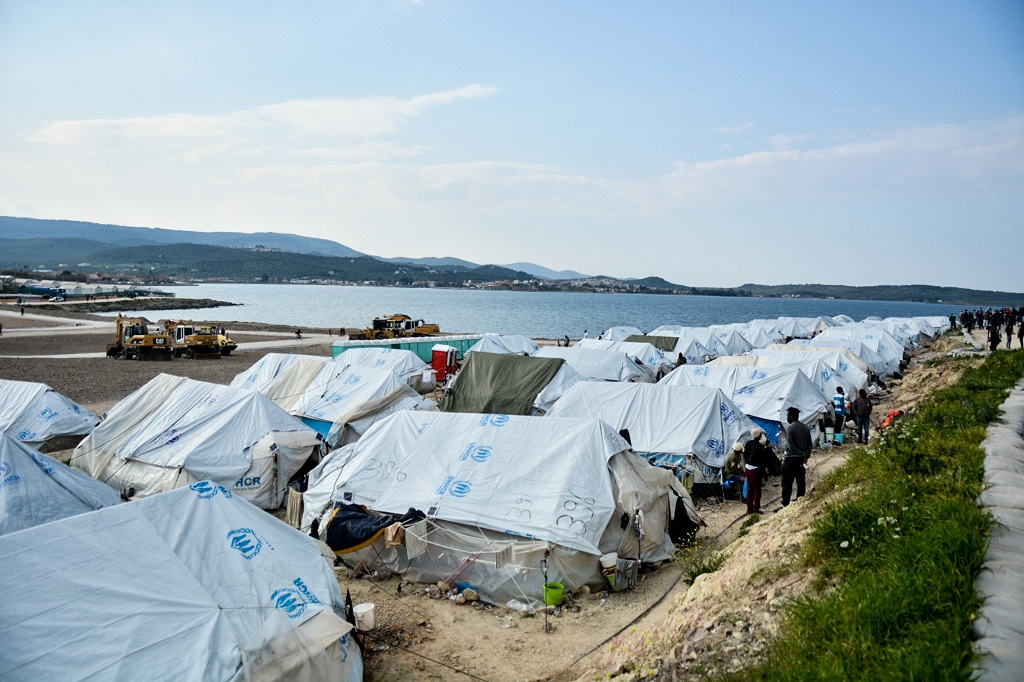 Η κυβέρνηση της ΝΔ «σηκώνει» το μεταναστευτικό με κλειστές δομές – Μισθώνει γεωτεμάχια στη Λέσβο