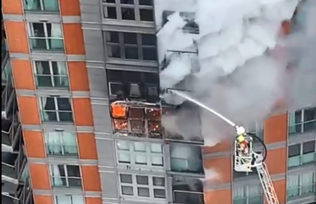 Λονδίνο: Φωτιά σε κτίριο 19 ορόφων