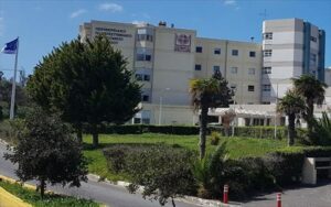 Ηράκλειο: Αυτοκίνητο παρέσυρε 4χρονη και τον πατέρα της έξω από το ΠΑΓΝΗ &#8211; Στη ΜΕΘ το κοριτσάκι