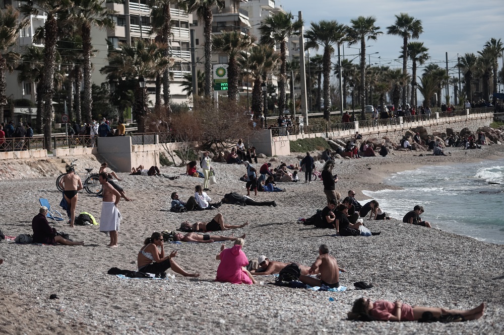 Κυριακή Πάσχα: Έσπασε κάθε ρεκόρ η θερμοκρασία για πρώτο δεκαήμερο Μαΐου (Χάρτες)