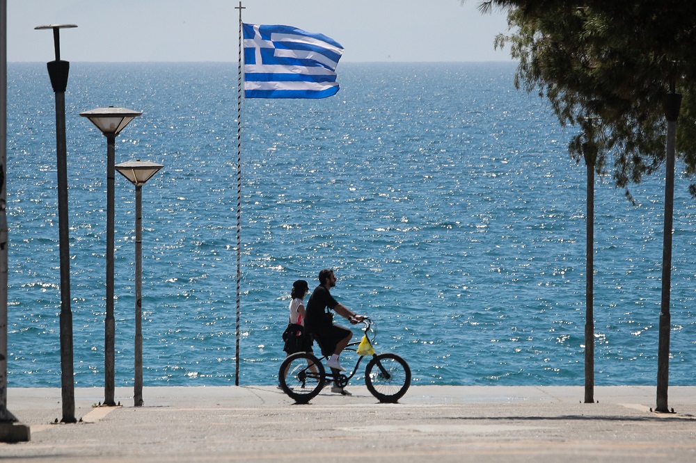 Καιρός: Μεγάλο Σάββατο και Πάσχα με νεφώσεις, σκόνη και υψηλές θερμοκρασίες