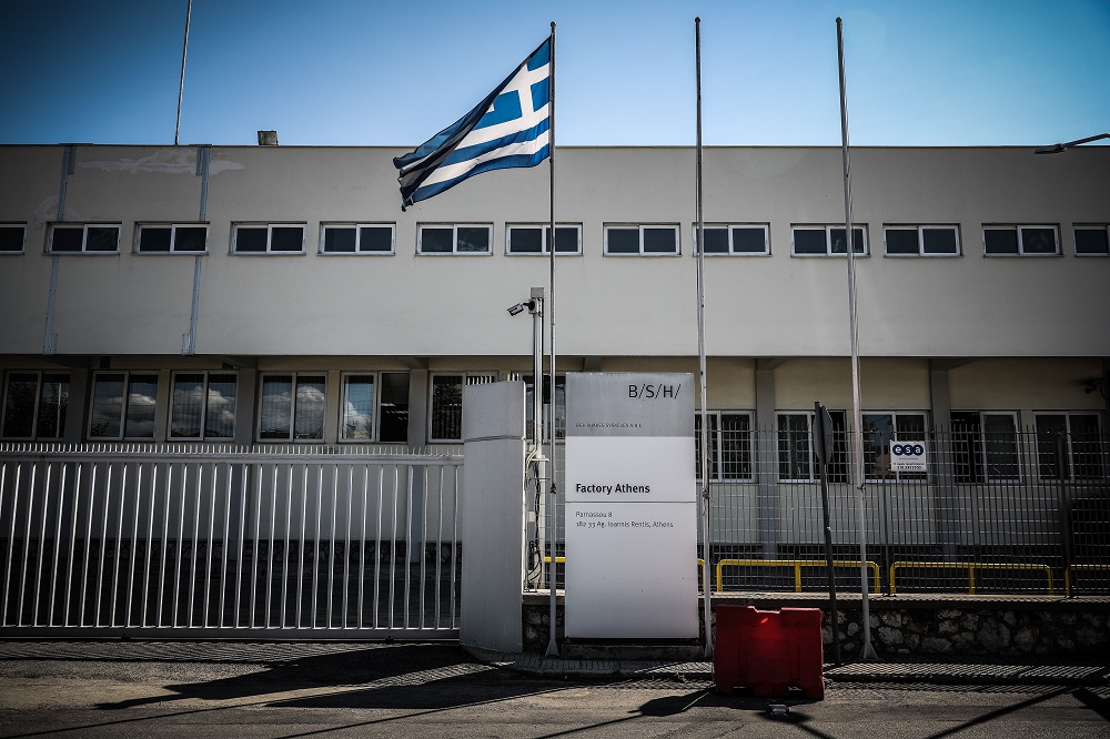 Ο Αδωνης παρουσιάζει την αποχώρηση της Πίτσος από την Ελλάδα ως μη γενόμενη