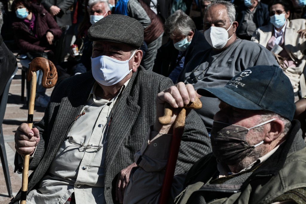 Διπλό χαστούκι για τις λαθροχειρίες ΕΦΚΑ