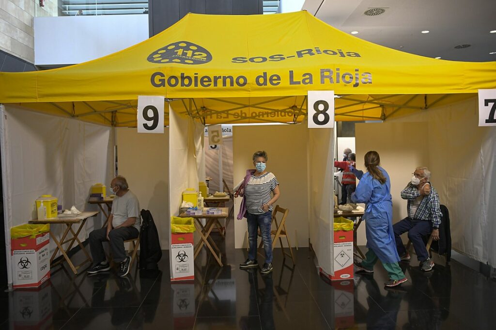 Ισπανία: Ένας στους τέσσερις πολίτες έχει λάβει τουλάχιστον μία δόση εμβολίου κατά του κορονοϊού