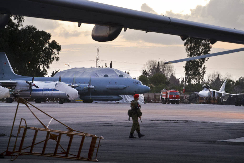 Μόσχα: Ρωσικά αεροσκάφη με πυρηνικά μπορούν να επιχειρούν από τη βάση Χμεϊμίμ της Συρίας