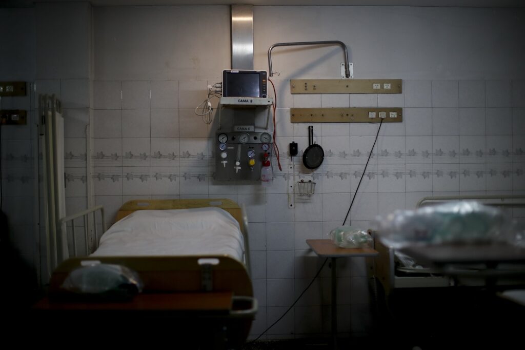 Κορονοϊός: Νέα μελέτη δείχνει «μακροπρόθεσμη επιμονή» συμπτωμάτων σε όσους έχουν νοσηλευθεί