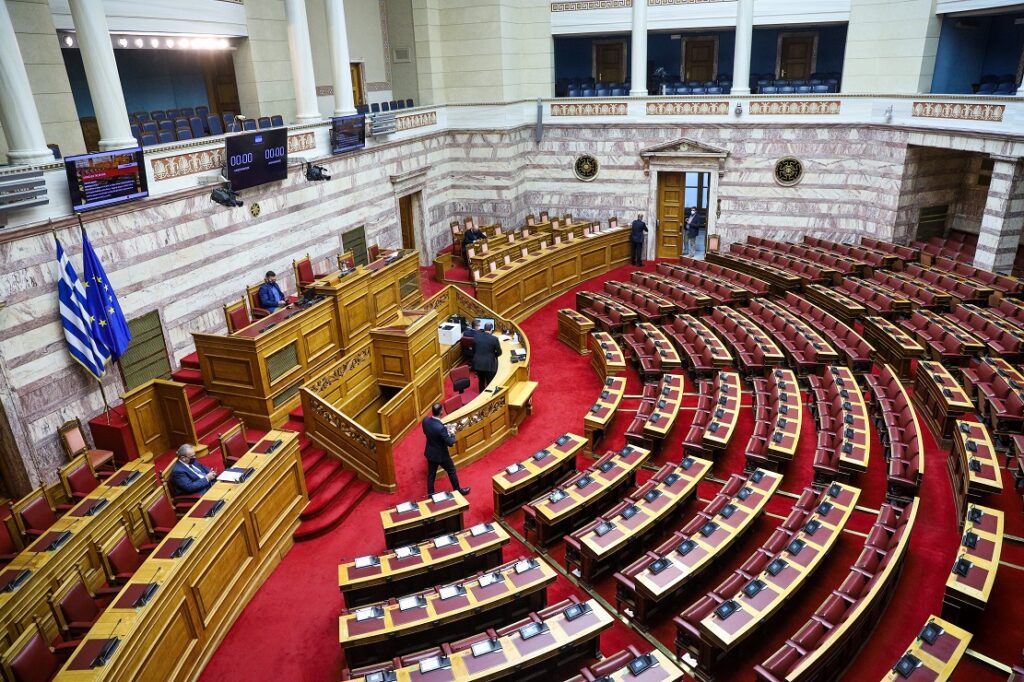 Επίσημη η… γαλάζια αναδίπλωση για την φαρμακευτική κάνναβη – «Ναι» από τους 158 της ΝΔ