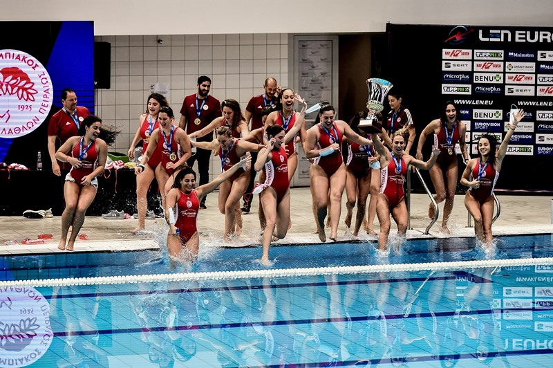 Πόλο γυναικών: «Λέγαμε ότι θα το πάρουμε και το πήραμε» λένε τα κορίτσια του Ολυμπιακού για την κατάκτηση της Euroleague
