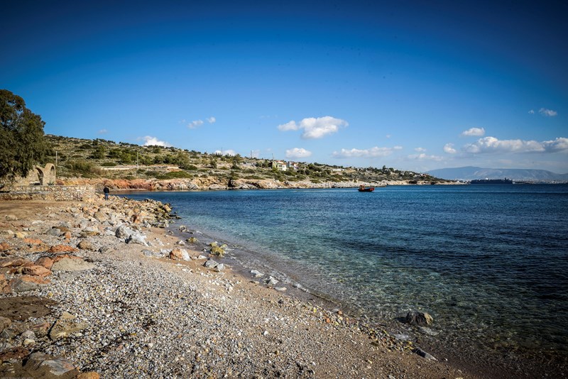 Περίστροφο εντοπίστηκε σε παραλία της Σαλαμίνας