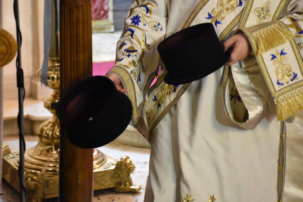 Ιωάννινα: Σε αργία ιερέας επειδή χρησιμοποιούσε κουταλάκια μιας χρήσης για τη Θεία Κοινωνία