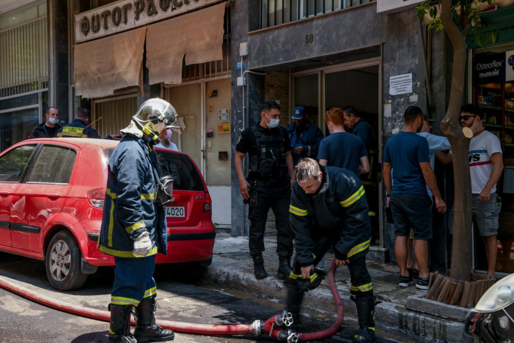 Νεκρός από φωτιά σε διαμέρισμα στο Γκύζη (Photos)