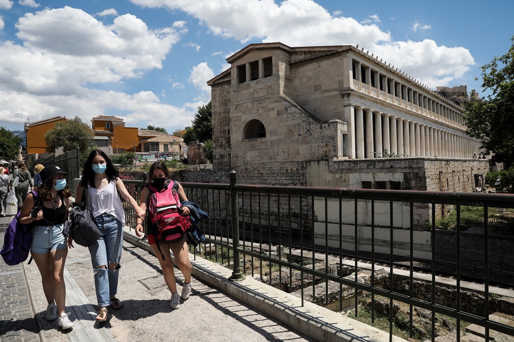 Πρώτη μέρα χωρίς μάσκες σε εξωτερικούς χώρους – Τι αλλάζει από Δευτέρα