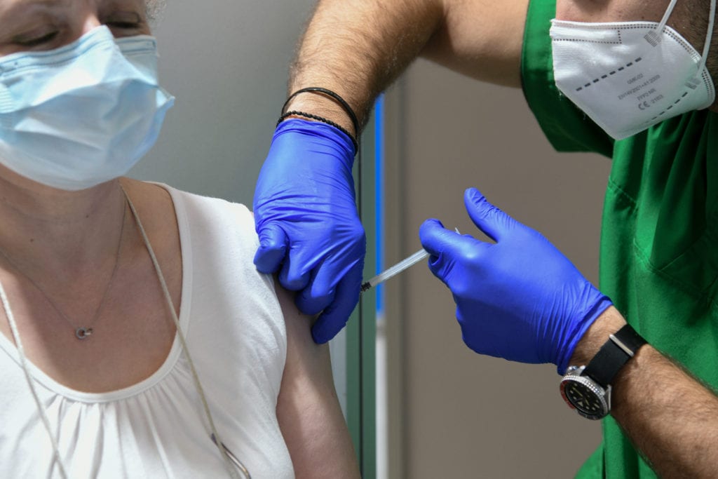 Κορονοϊός: Ξεκινούν στις 6 Ιουλίου εμβολιασμοί από κινητές μονάδες