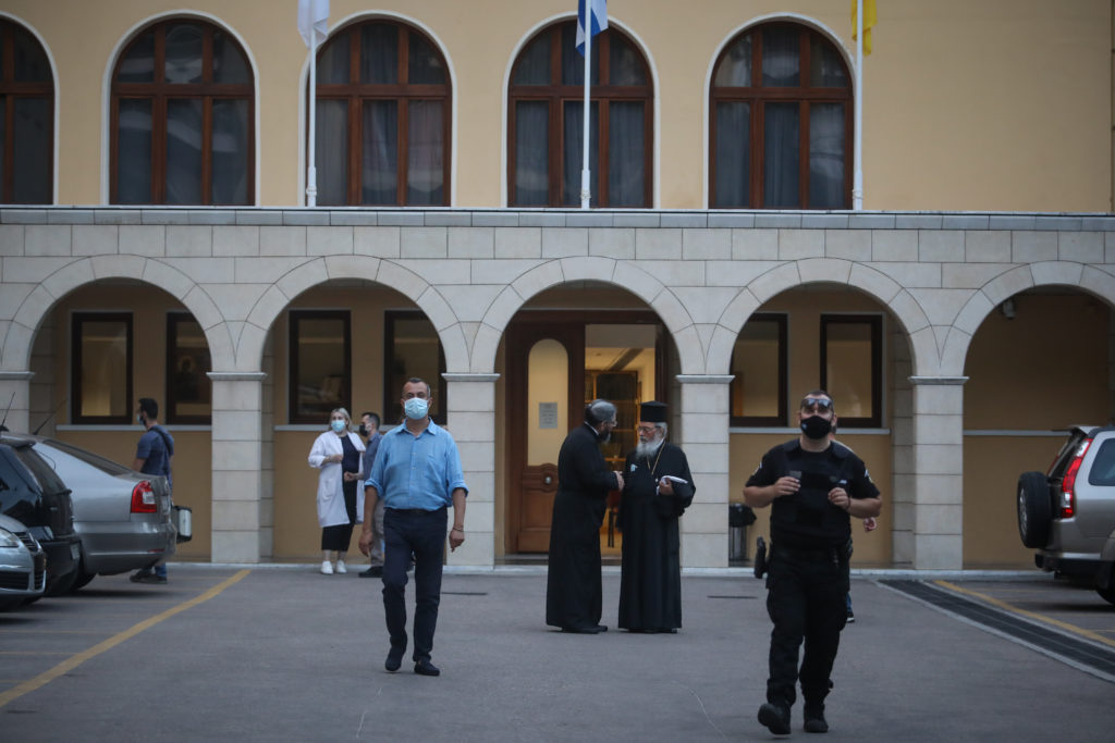 Μονή Πετράκη: Επιμένει ο ιερέας ότι έπρεπε να τους εκδικηθεί – Χρήζει ψυχολογικής φροντίδας λέει ο δικηγόρος του