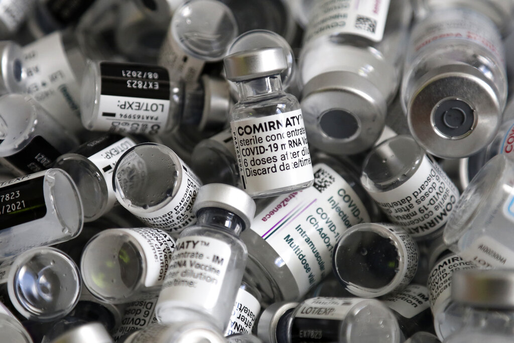 Βρετανία: «Ναι» στο εμβόλιο της Pfizer για τους εφήβους 12-15 ετών