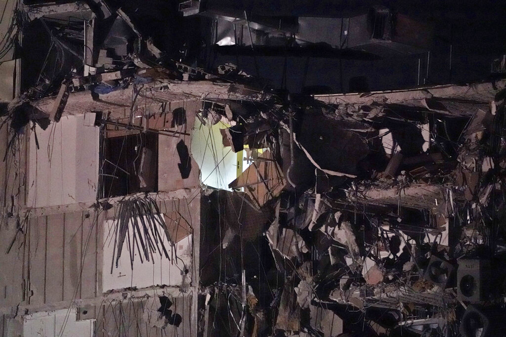 Μερική κατάρρευση 12ώροφου κτιρίου στη Φλόριντα – Τουλάχιστον ένας νεκρός και δέκα τραυματίες (Photos – Video)