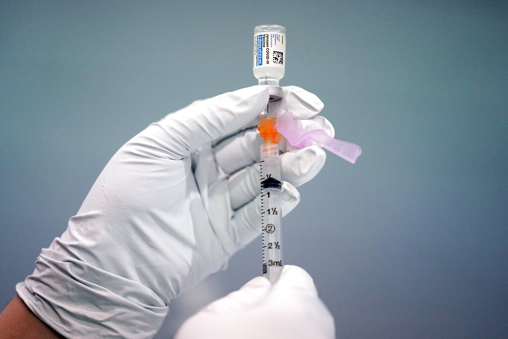 Προειδοποίηση ΠΟΥ: Κίνδυνος να ξεμείνουμε από σύριγγες για τον εμβολιασμό κατά του κορονοϊού το 2022