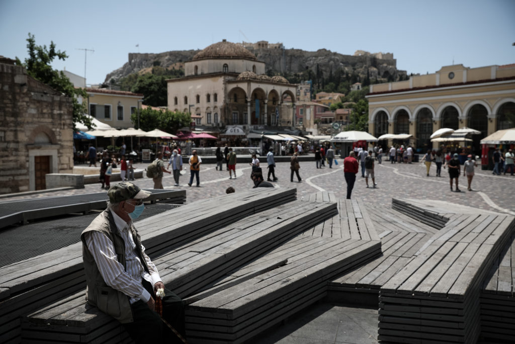 Κορονοϊός: 13 νεκροί – 549 νέα κρούσματα – 330 διασωληνωμένοι