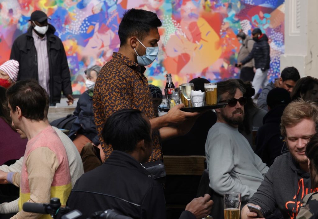 Βέλγιο: Μη υποχρεωτική η μάσκα σε εξωτερικούς χώρους από την Τετάρτη στις Βρυξέλλες