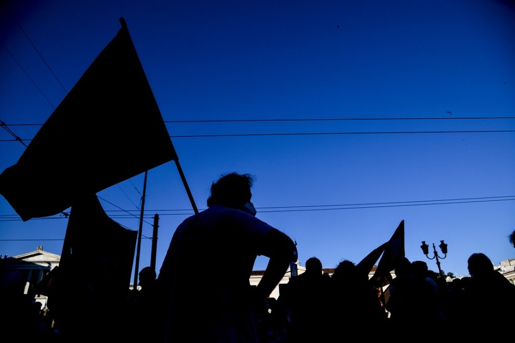 Μαζικός ξεσηκωμός την Πέμπτη ενάντια στο νομοσχέδιο που φέρνει τον εργασιακό μεσαίωνα