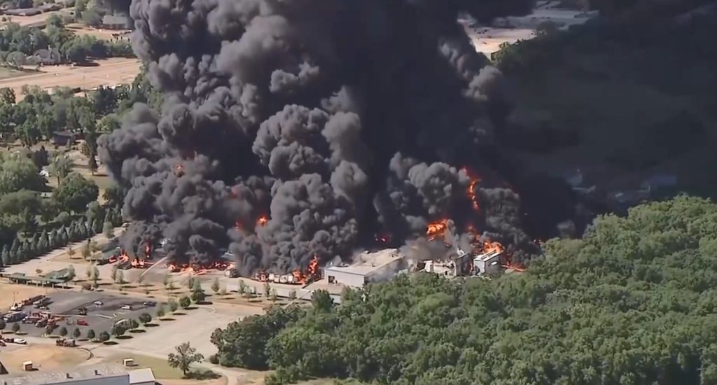 ΗΠΑ: Πυρκαγιά σε χημικό εργοστάσιο (Video)
