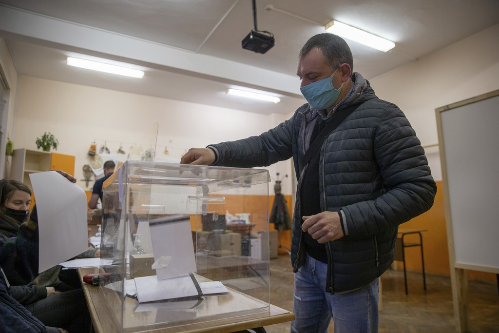 Πλημμύρα σκανδάλων στη Βουλγαρία λίγο πριν τις εκλογές