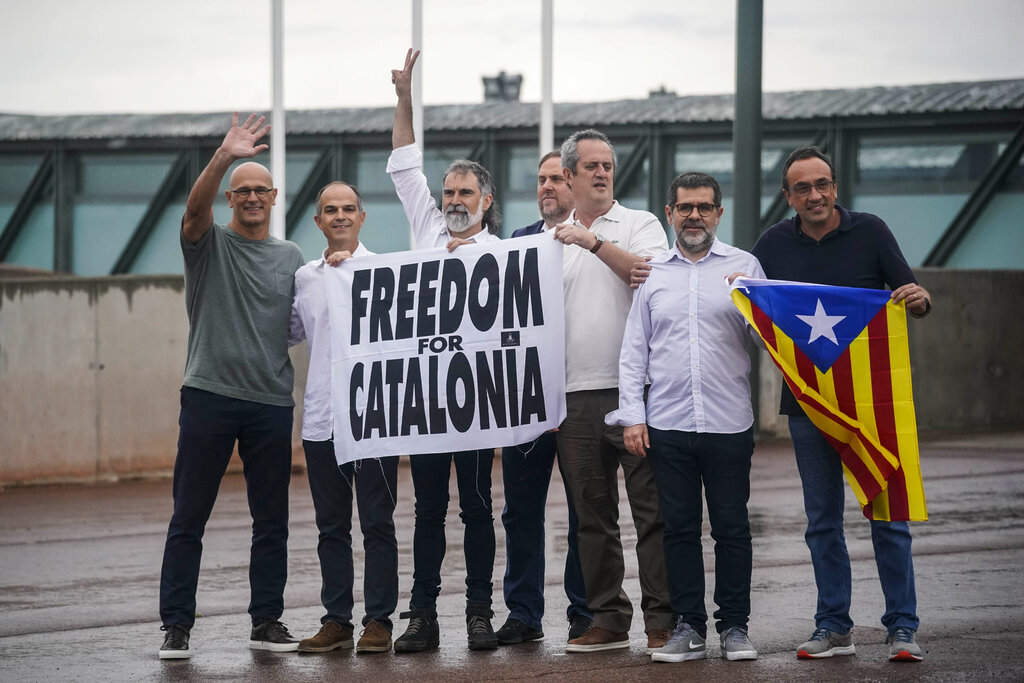 Ισπανία: Αποφυλακίστηκαν οι 9 Καταλανοί αυτονομιστές ηγέτες