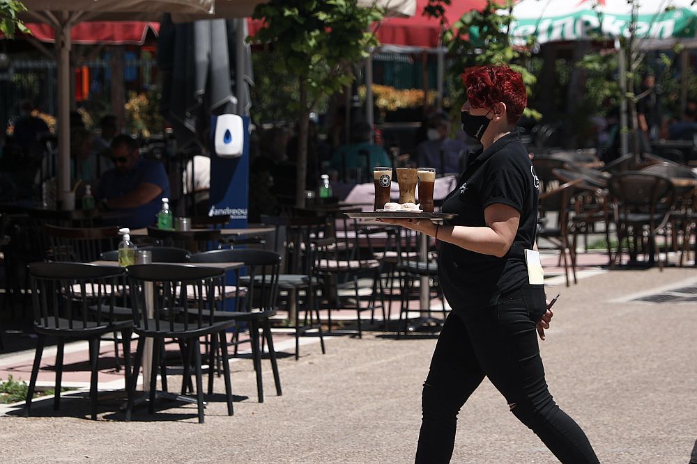 Περιοριστικά μέτρα και κορονοϊός: Τι αλλάζει από το Σάββατο