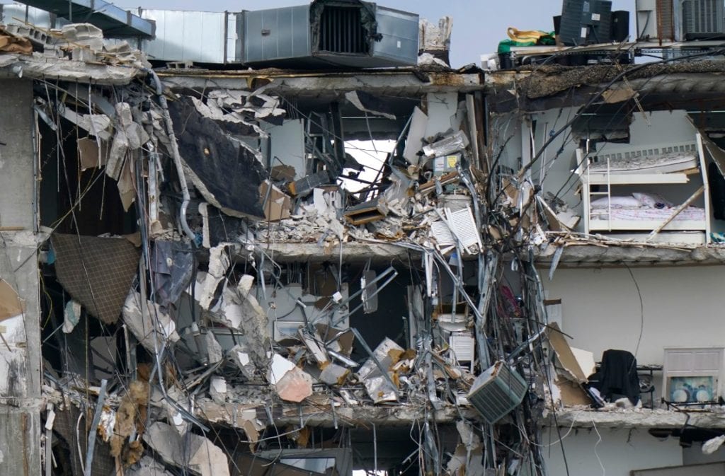 ΗΠΑ: Στους 10 οι νεκροί από την κατάρρευση κτιρίου στο Μαϊάμι