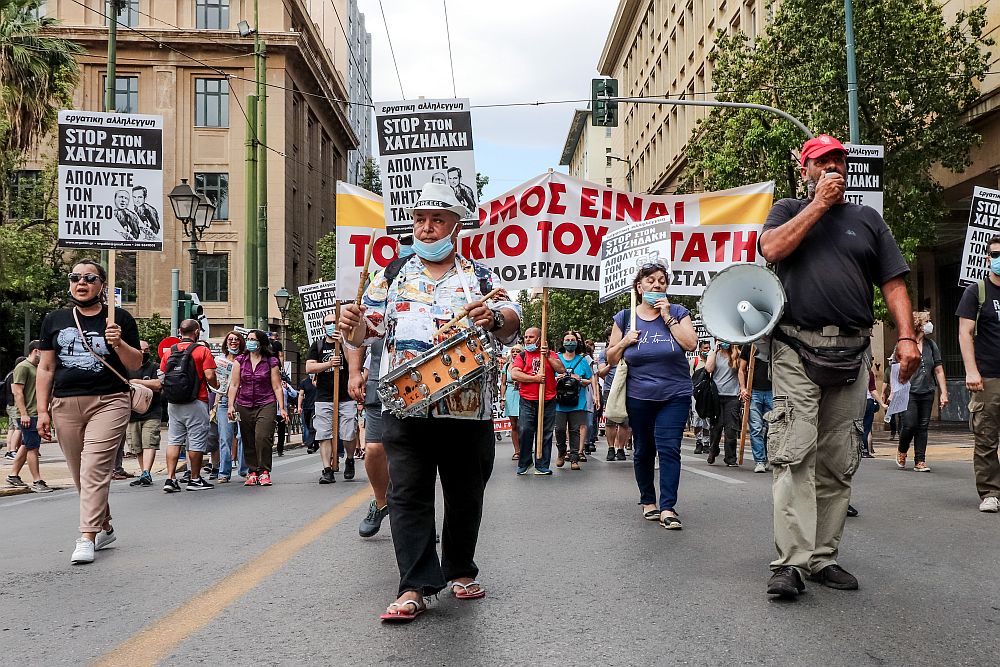 ΑΔΕΔΥ: 24ωρη απεργία την Τετάρτη – Δεμένα ξανά τα πλοία – Στάση εργασίας από τη ΓΣΕΕ