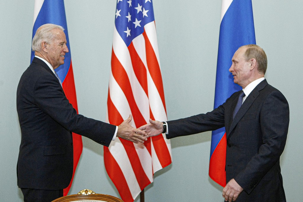Μπάιντεν και Πούτιν μετρούν… αγκάθια