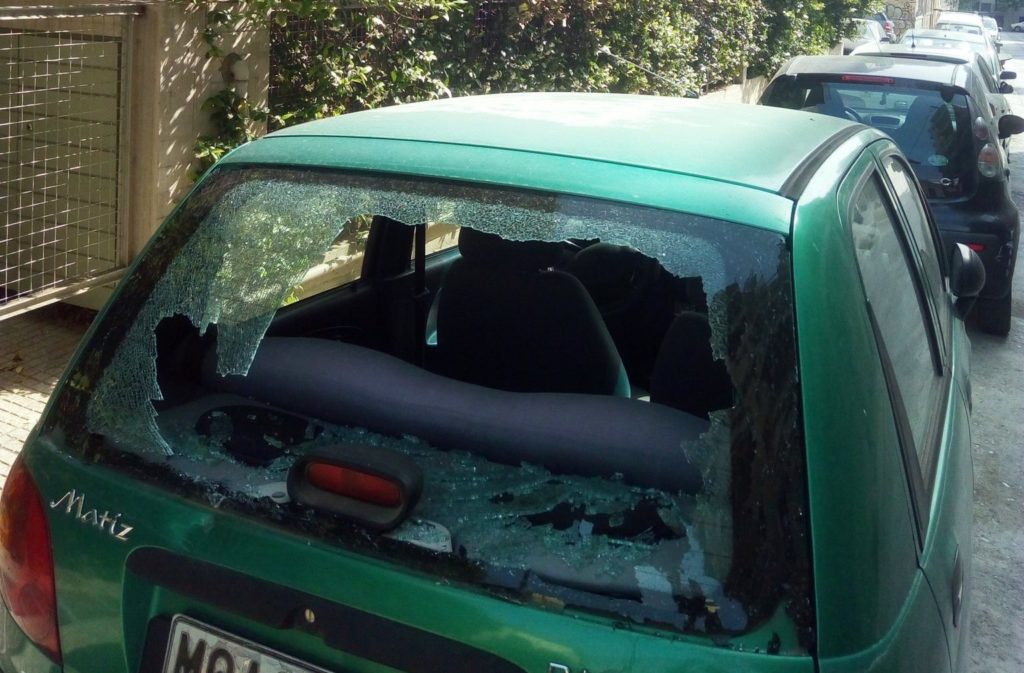 Σπασμένο αυτοκίνητο δίπλα στην κατοικία της Προέδρου της Δημοκρατίας κύριε Χρυσοχοΐδη