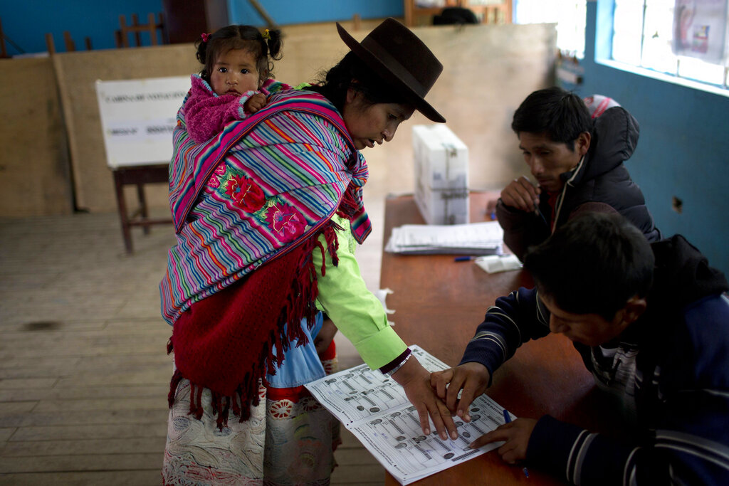 Εκλογές στο Περού: Αμφίρροπη μάχη του σοσιαλιστή Καστίγιο με την δεξιά Φουχιμόρι
