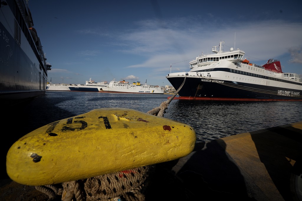 24ωρη απεργία την Πέμπτη στα πλοία της ακτοπλοΐας