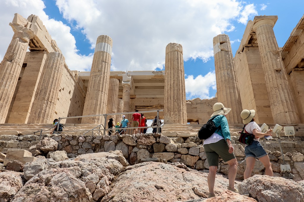 Νέος κίνδυνος για τον τουρισμό από την αναστολή λειτουργίας του  Mouzenidis Travel Greece