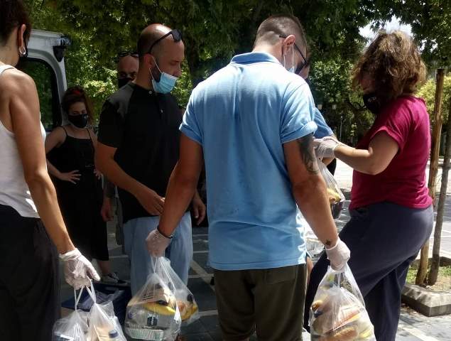Θεσσαλονίκη: Φαγητό σε άστεγους και άπορους μοίρασε το ΚΕΘΕΑ