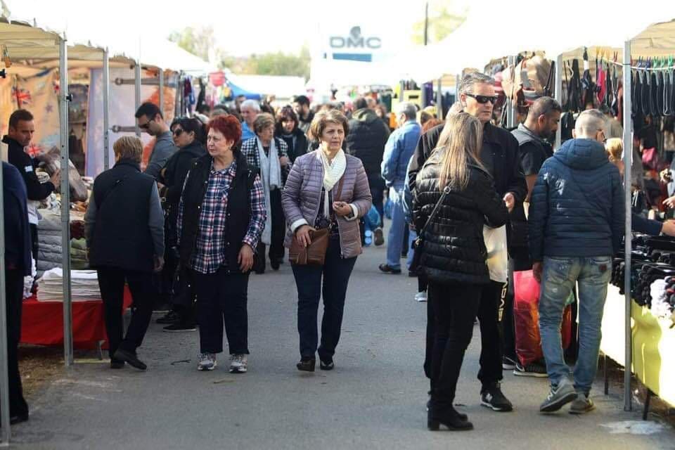 ΕΛΛΑΝ ΠΑΣΣΕ: Η κυβέρνηση «εξορίζει» τους Έλληνες Ρομά από τις λαϊκές αγορές