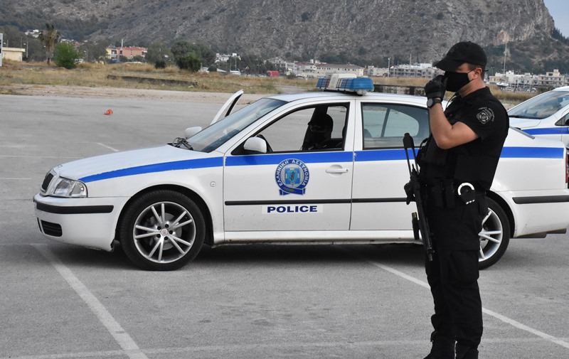 Συνελήφθησαν στη Μύκονο δύο νεαροί για παράνομη παρακράτηση και βιασμό 19χρονης στην Αθήνα