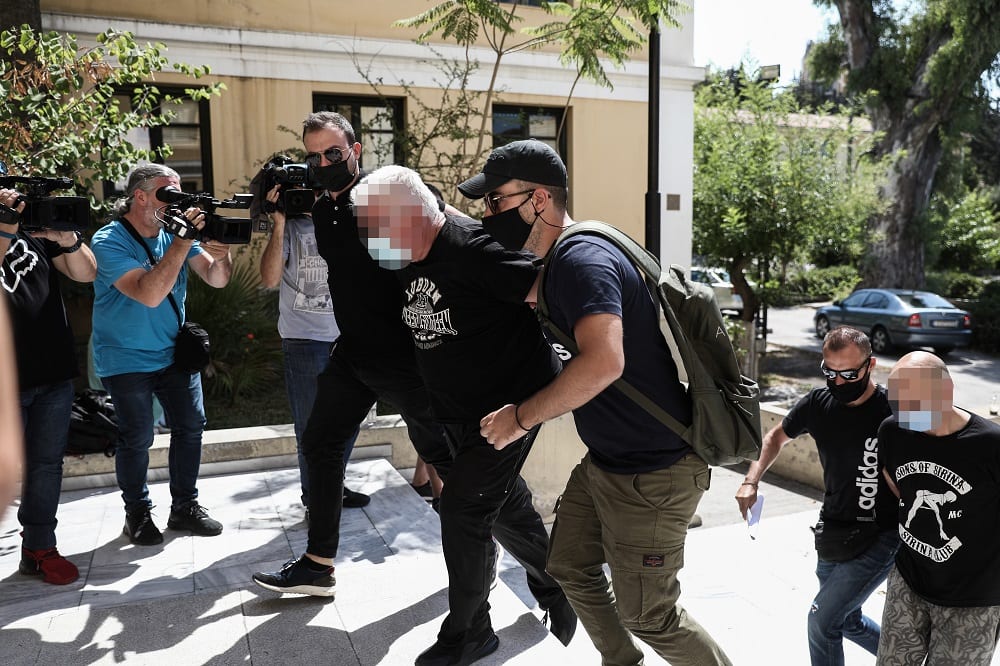 Καταγγελίες για κακομεταχείριση της 19χρονης στο «Εσωτερικών Υποθέσεων» – Ο Χρυσοχοΐδης κατηγορεί τον… ΣΥΡΙΖΑ!
