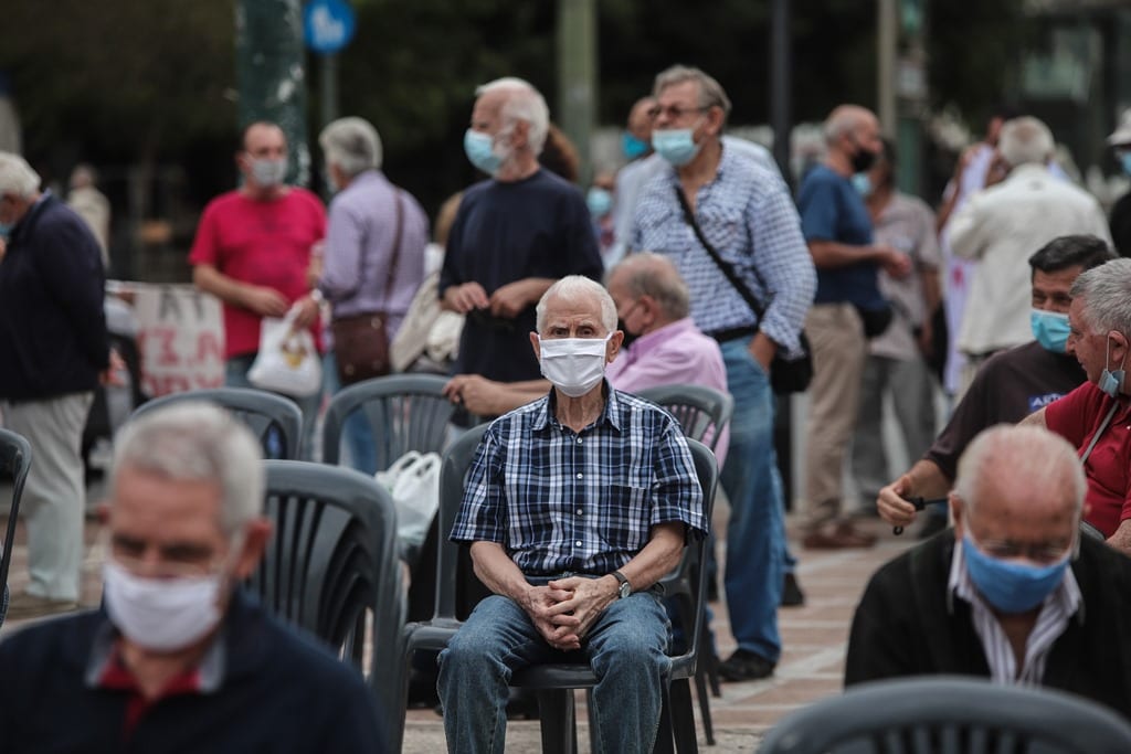 Υπερφορολογεί με τουλάχιστον 24,5% τα αναδρομικά των συνταξιούχων η κυβέρνηση Μητσοτάκη